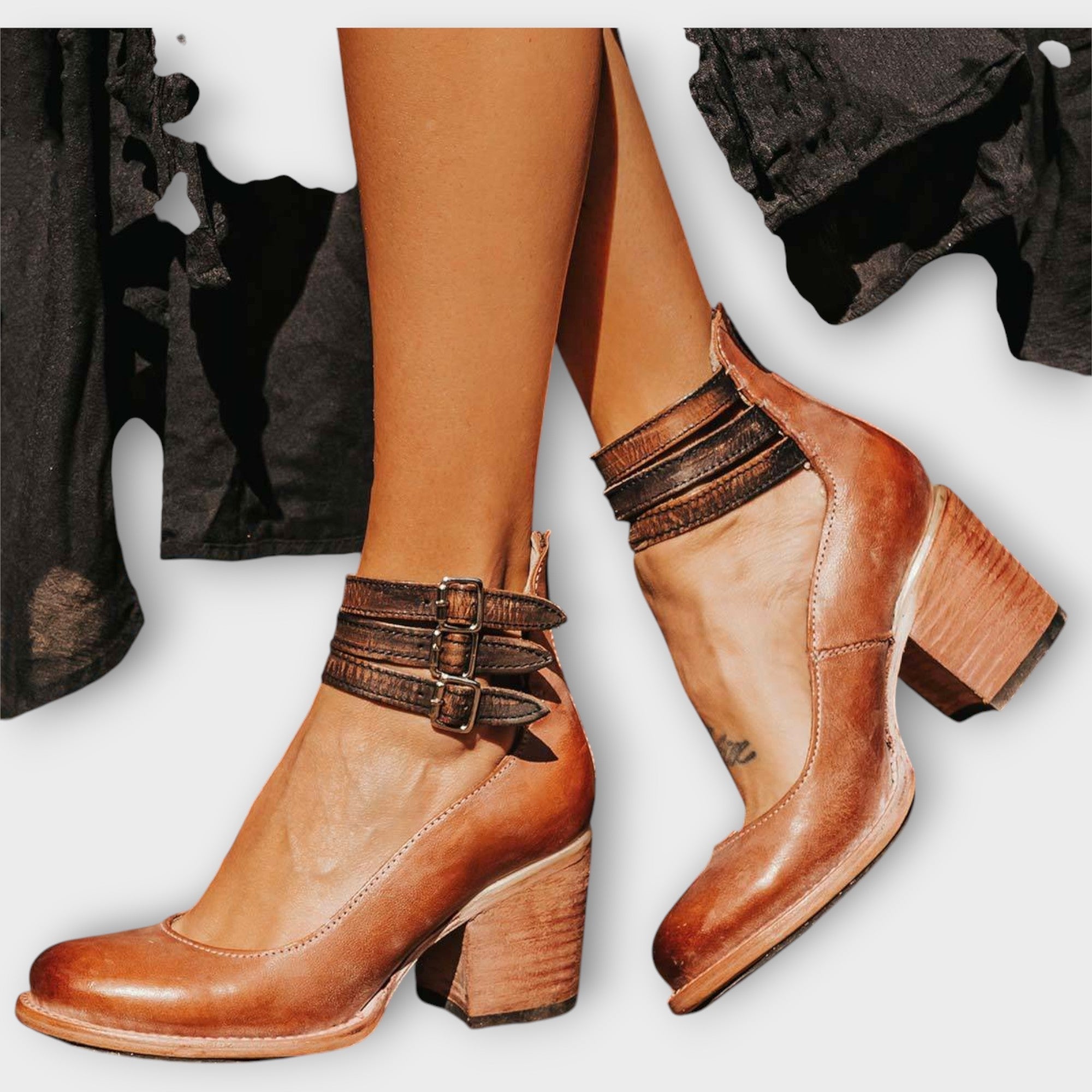 Čevlji z več trakovi in široko peto