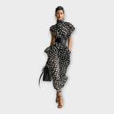 Dolga obleka z rafinirano in brezčasno estetiko