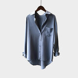 Srajca s Elegantno Linijo in Modernim Detajlom