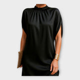 Elegantna mini obleka s brezčasnim značajem