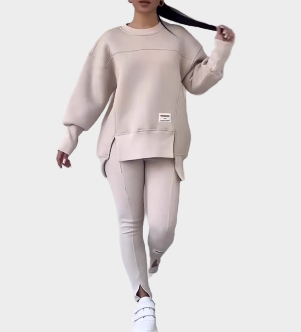 Ženski komplet trenirke z legicami in modernim udobjem