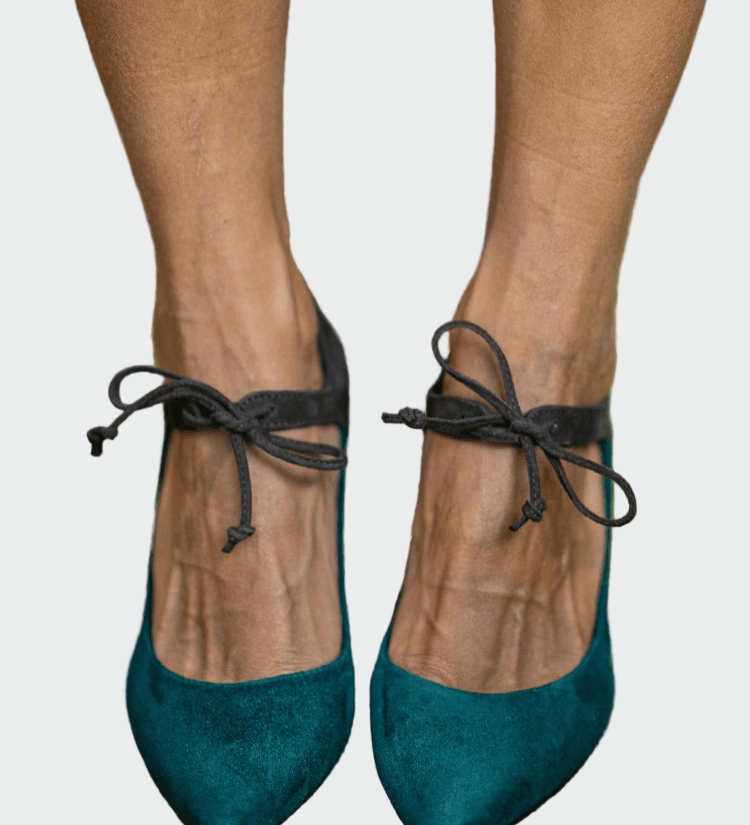 Čevlji s trakcem okoli gležnja