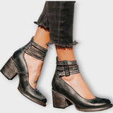 Čevlji z več trakovi in široko peto