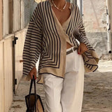 Srajca s črtastim vzorcem izpopolnjenega sloga