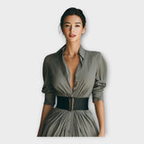 Krajša obleka s srajčnim izrezom in brezčasno eleganco