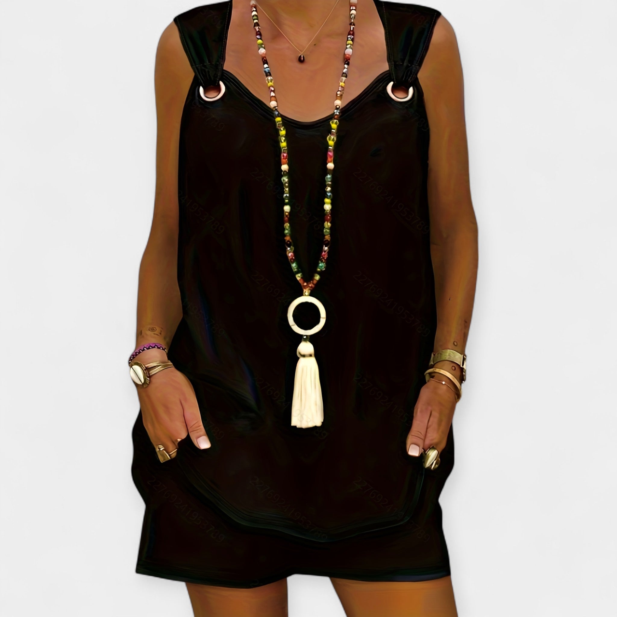 Komplet brezrokavne majice in kratkih hlač