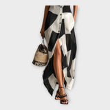 Elegantna dolga obleka z modernim dizajnom in brezčasno eleganco