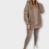 Set trenirk z ohlapnim krojem in minimalno estetiko