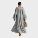 Zračno dolgo obleko z elegantnimi detajli