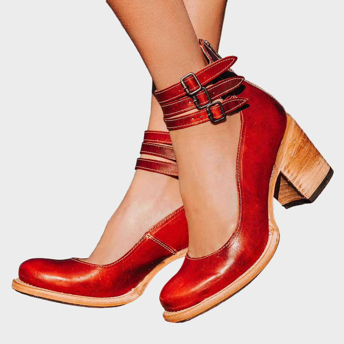 Čevlji z naramnicami