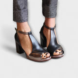 Ženska usnjena sandala s peto