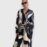 Komplet dveh kosov s elegantnim geometrijskim vzorcem