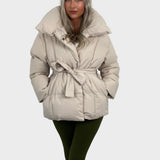 Maja - Kratka puffer jakna z pasom