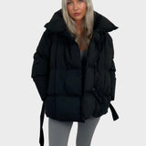 Maja - Kratka puffer jakna z pasom