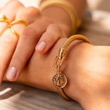 Zlata Zapestnica z Denarno Obliko