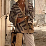 Srajca s črtastim vzorcem izpopolnjenega sloga