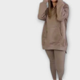 Set trenirk z ohlapnim krojem in minimalno estetiko