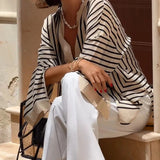 Srajca s črtastim vzorcem izpopolnjenega sloga