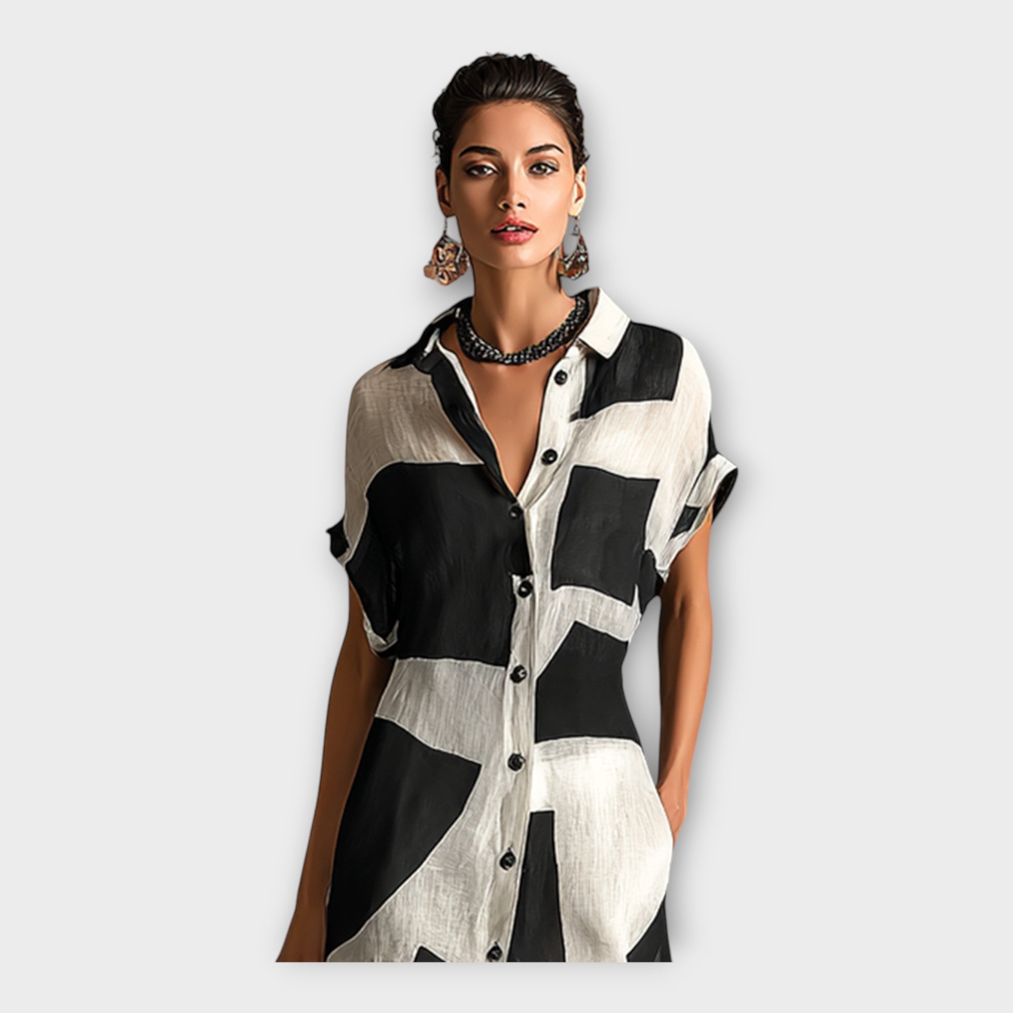 Elegantna dolga obleka z modernim dizajnom in brezčasno eleganco