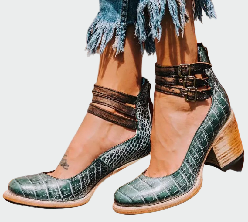 Čevlji z naramnicami