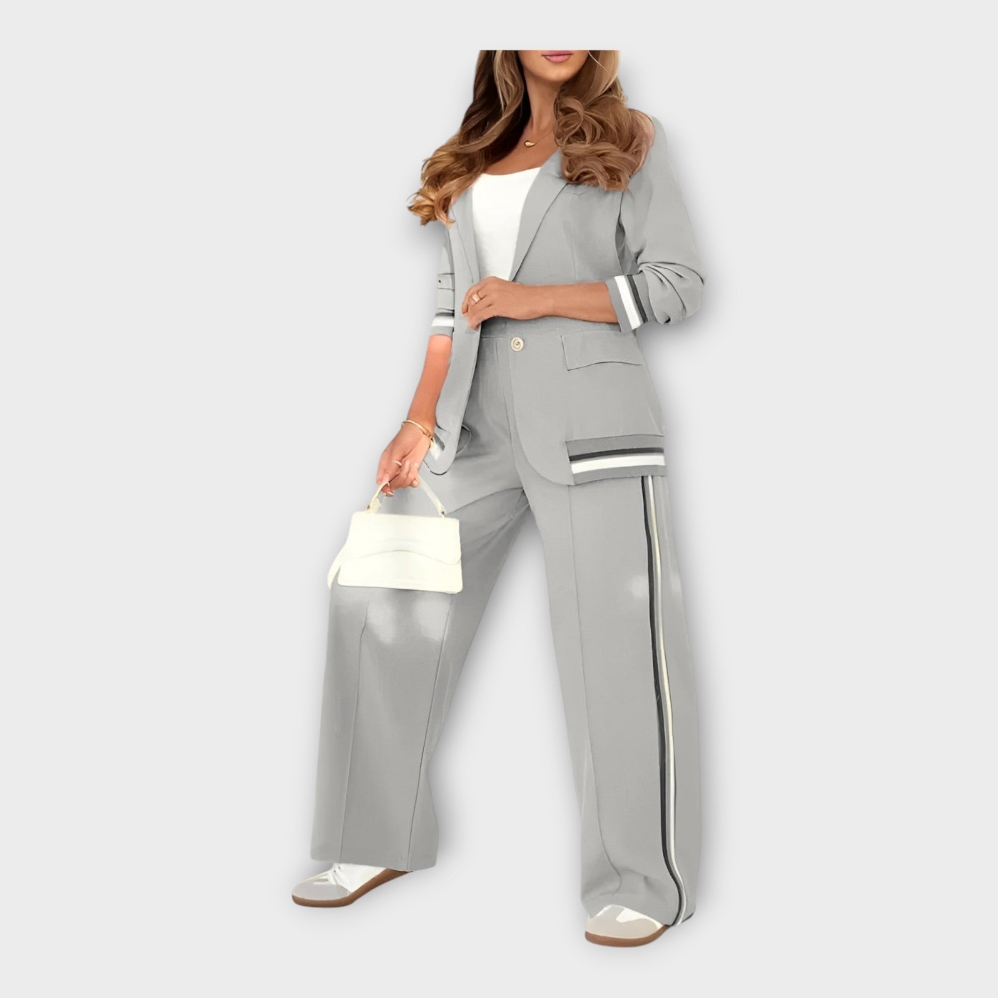 Komplet z jakno in hlačami