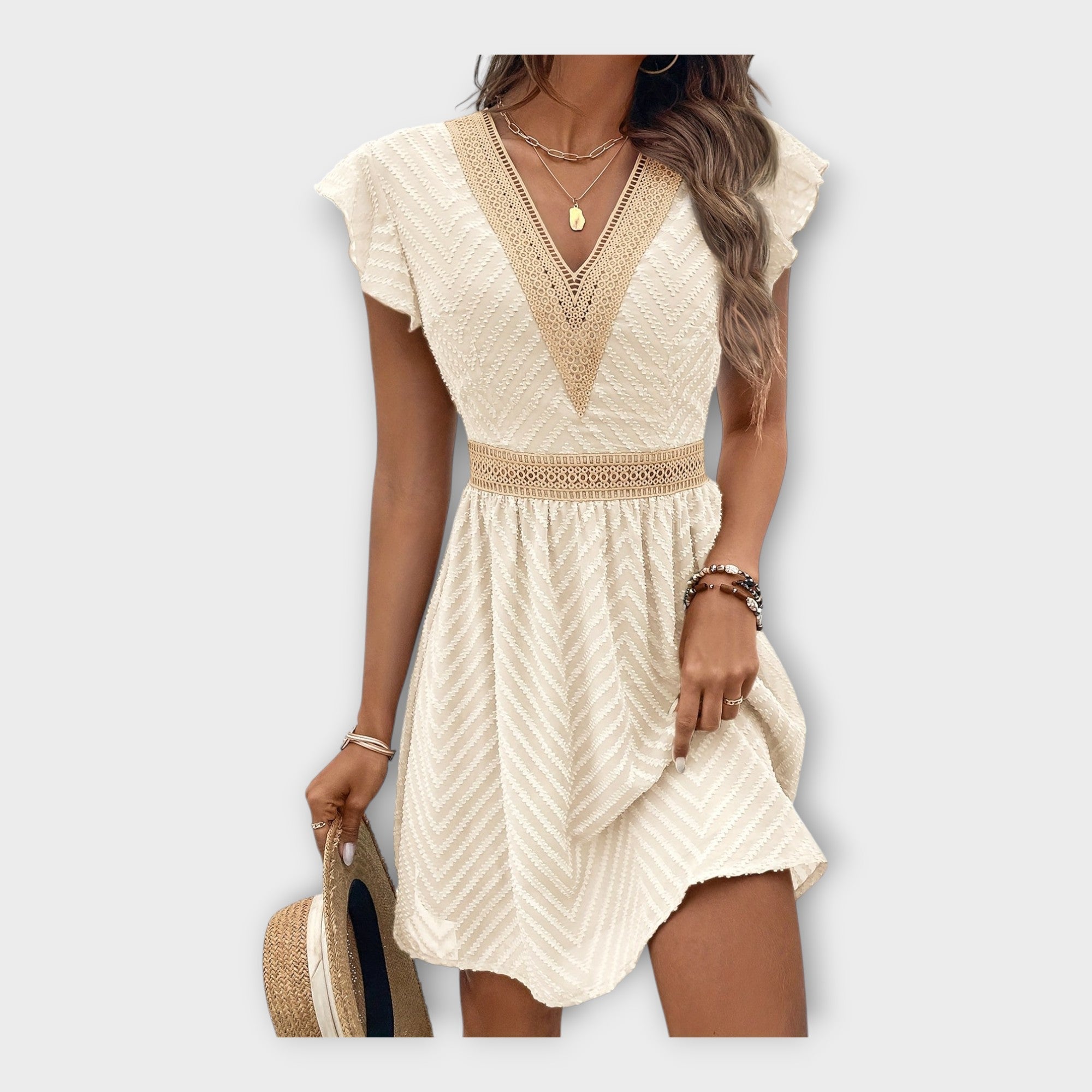 Elegantna obleka z rafinirano estetiko