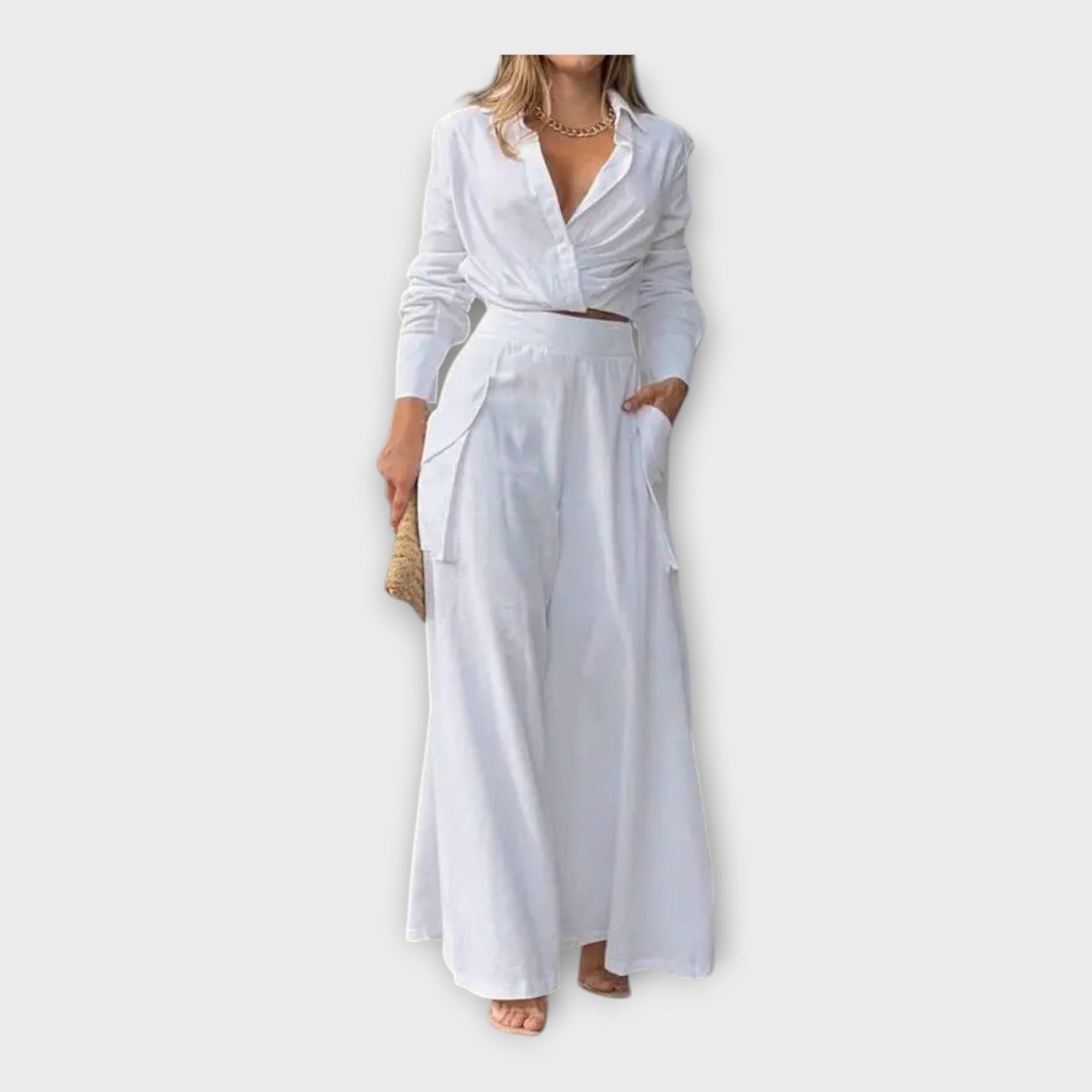 Komplet s časovno eleganco in minimalistično estetiko