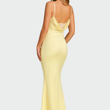 Saten obleka z odprtim hrbtom